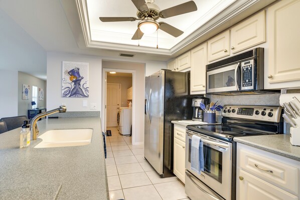 House (3 Bedrooms) | Interior - Lanai & Pool: Waterfront Cape Coral Home! (Cape Coral)