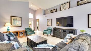 House (3 Bedrooms) | Interior