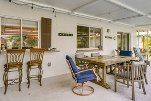 Outdoor dining - Cape Coral Home w/ Private Heated Pool & Lanai! (Cape Coral)