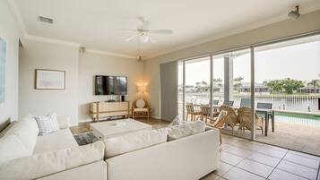 House (5 Bedrooms) | Interior