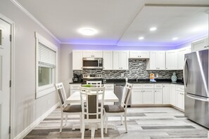 Microwave, oven, stovetop, dishwasher - Indian Rocks Beach Retreat: Walk to Beaches! (Indian Rocks Beach)