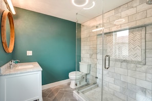House (3 Bedrooms) | Bathroom | Shower - Waterfront Cape Coral Vacation Rental w/ Boat Slip (Cape Coral)