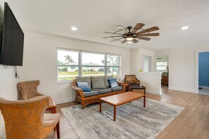 TV - Waterfront Cape Coral Vacation Rental w/ Boat Slip (Cape Coral)