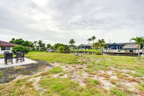 Outdoor dining - Waterfront Cape Coral Vacation Rental w/ Boat Slip (Cape Coral)