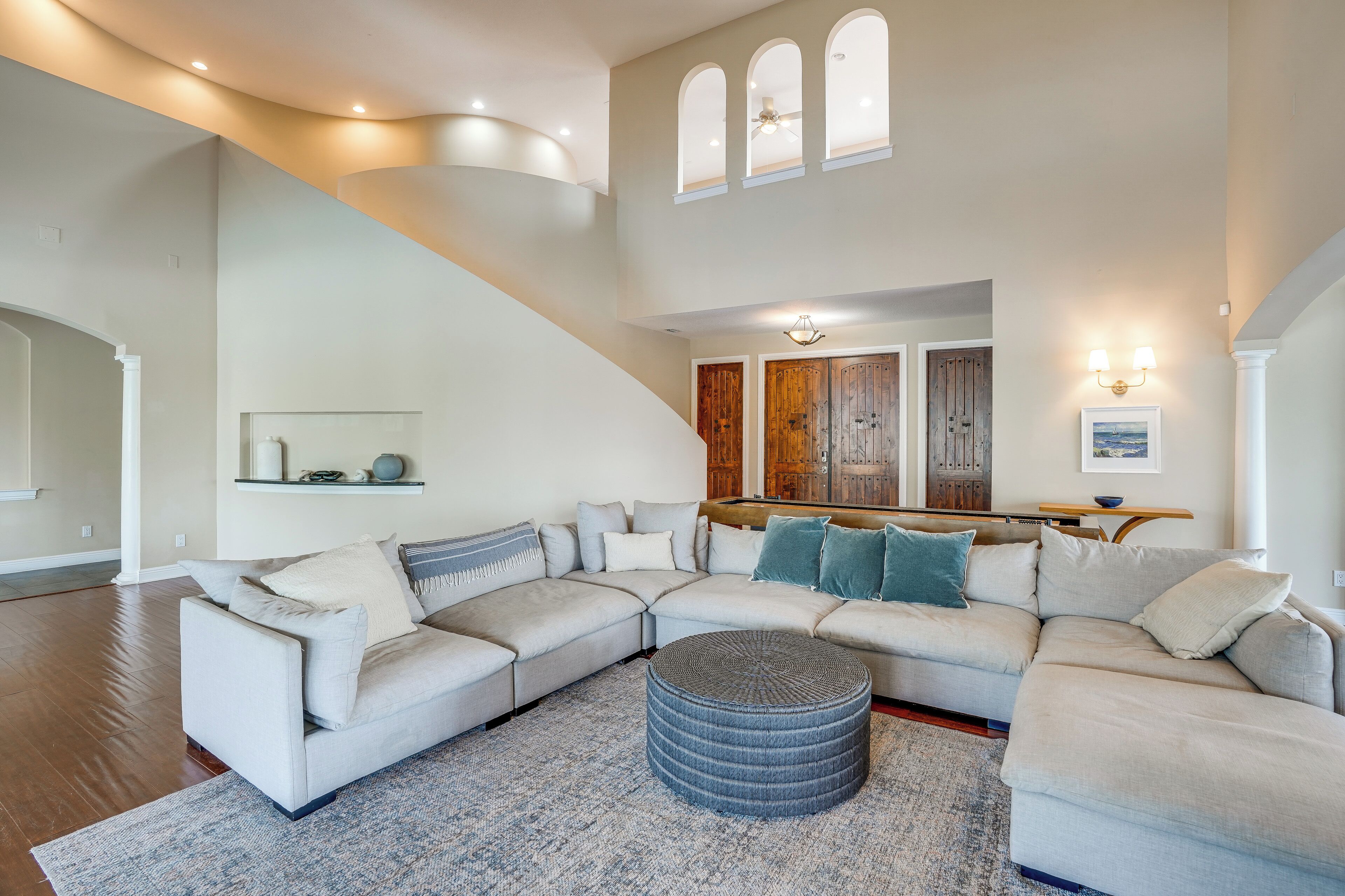 House (6 Bedrooms) | Interior