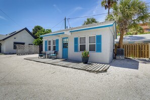 Cottage (2 Bedrooms) | Interior - Steps to Seawall: Cozy Indian Rocks Beach Cottage (Indian Rocks Beach)