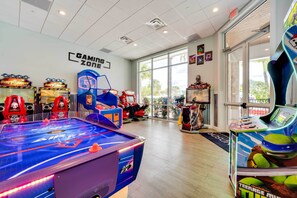 Interior - Pool, Games & Disney Magic! Epic Family Oasis (Davenport)