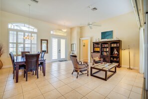 House (3 Bedrooms) | Interior