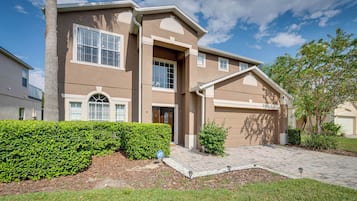 House (4 Bedrooms) | Exterior