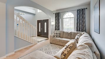 House (4 Bedrooms) | Interior