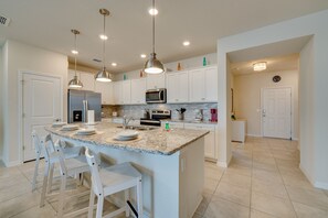 公寓 (5 Bedrooms) | 私人廚房 | 微波爐、烤箱、爐台、洗碗機