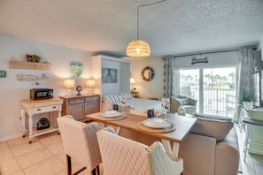Interior - New Smyrna Beach Condo w/ Pool & Beach Access! (New Smyrna Beach)