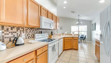 House (3 Bedrooms) | Interior