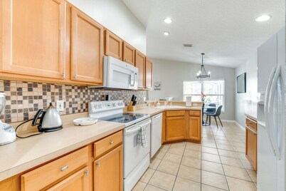 10 Mi to Disney: Home w/ Spa & Heated Pool!