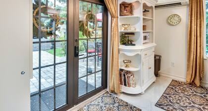 New Smyrna Beach Cottage ~ 1 Mi to Downtown!