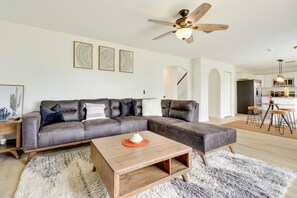 TV - Spacious Davenport Home: Close to Golfing & Disney (Davenport)