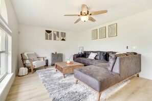 TV - Spacious Davenport Home: Close to Golfing & Disney (Davenport)