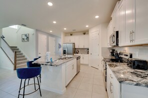 Interior - Orlando Area Getaway ~ 17 Mins to Theme Parks! (Kissimmee)