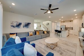 Interior - Orlando Area Getaway ~ 17 Mins to Theme Parks! (Kissimmee)