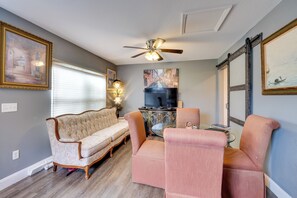 Apartment (1 Bedroom) | Living area