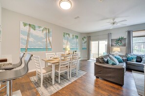 Interior - 9 Mi to Disney: Davenport Townhome w/ Patio (Davenport)