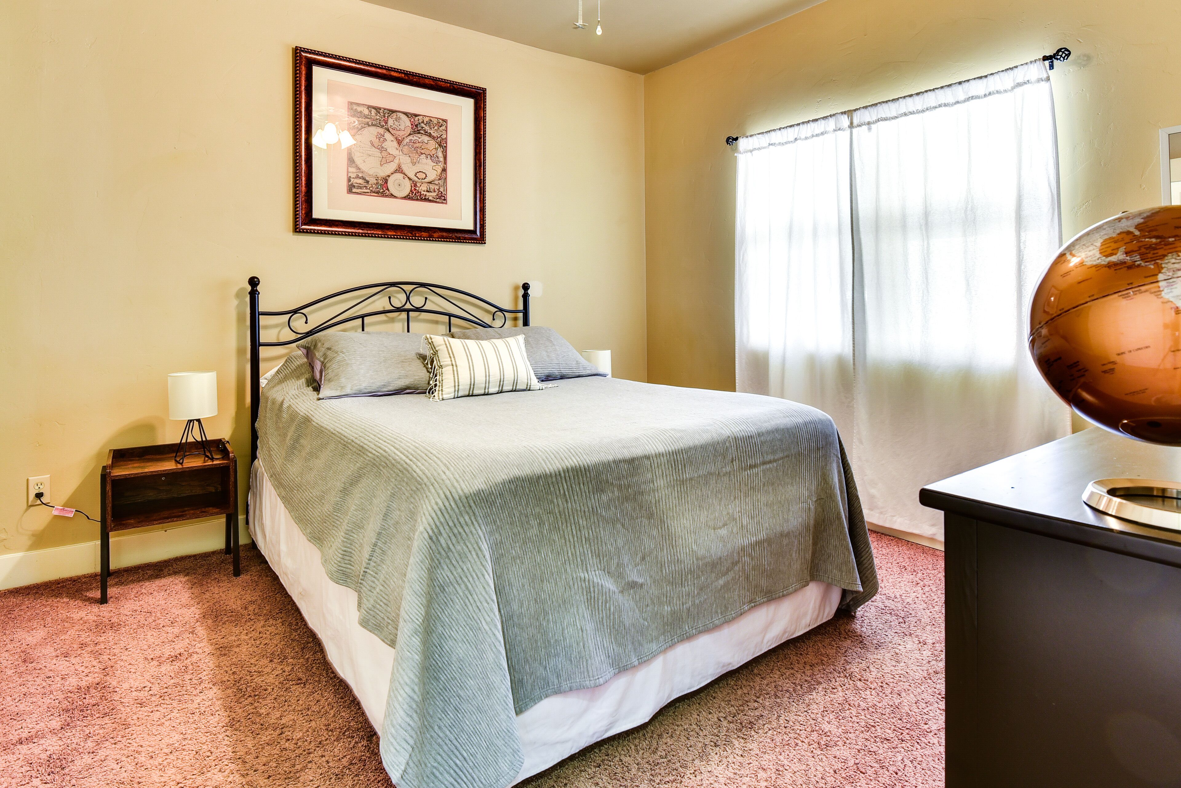 3 slaapkamers, een laptopwerkplek, een strijkplank/strijkijzer