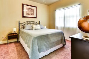 3 bedrooms, laptop workspace, iron/ironing board, bed sheets