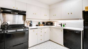 Apartment (1 Bedroom) | Private kitchen | Microwave, oven, stovetop, dishwasher