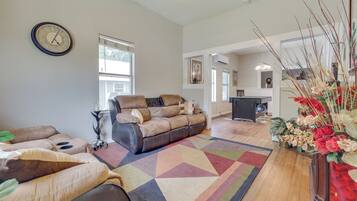 House (3 Bedrooms) | Interior