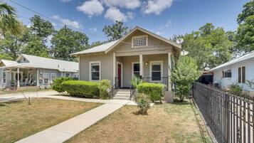 House (3 Bedrooms) | Front of property