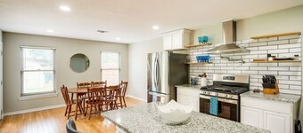 Spacious Yard: Pet-friendly Home in San Antonio!