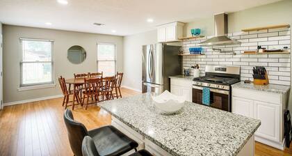 Spacious Yard: Pet-friendly Home in San Antonio!