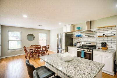 Spacious Yard: Pet-friendly Home in San Antonio!