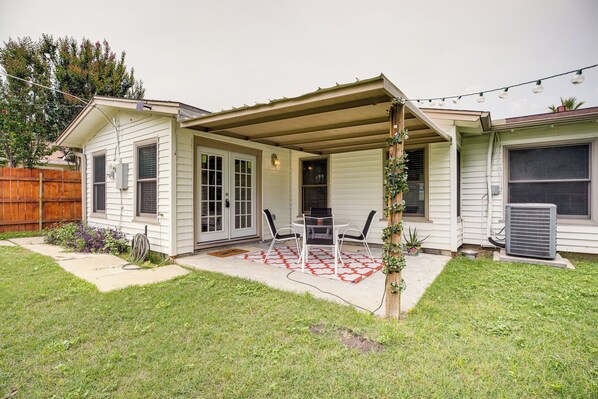 House (3 Bedrooms) | Interior - Spacious Yard: Pet-friendly Home in San Antonio! (San Antonio)