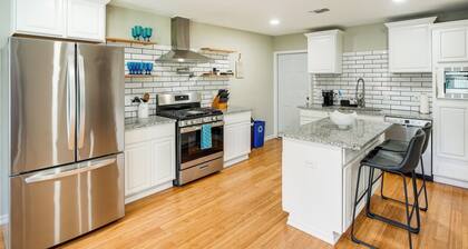 Spacious Yard: Pet-friendly Home in San Antonio!