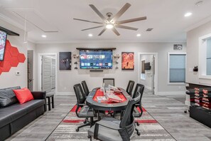 Spielezimmer
