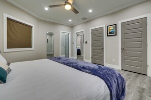 6 bedrooms, laptop workspace, iron/ironing board, free cribs/infant beds - Modern San Antonio Vacation Rental w/ Hot Tub! (San Antonio)