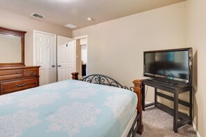 House (5 Bedrooms) | Interior - Spacious Texas Abode w/ Deck & Fenced-in Yard! (San Antonio)