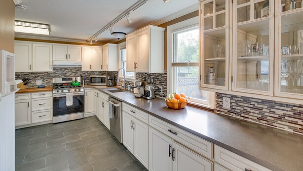 Microwave, oven, stovetop, dishwasher - Anchorage Getaway w/ Grill: Walk to Restaurants! (Anchorage)