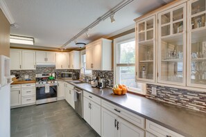Microwave, oven, stovetop, dishwasher - Anchorage Getaway w/ Grill: Walk to Restaurants! (Anchorage)