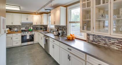 Anchorage Getaway w/ Grill: Walk to Restaurants!