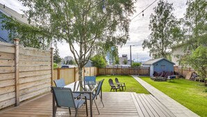 Outdoor dining - Anchorage Getaway w/ Grill: Walk to Restaurants! (Anchorage)