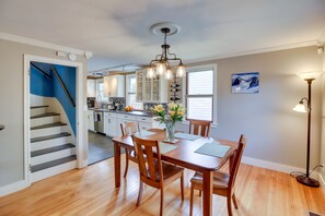 Dining - Anchorage Getaway w/ Grill: Walk to Restaurants! (Anchorage)