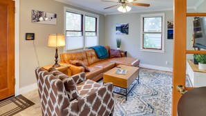 TV - Anchorage Getaway w/ Grill: Walk to Restaurants! (Anchorage)