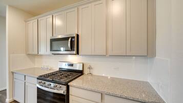 House (3 Bedrooms) | Private kitchen