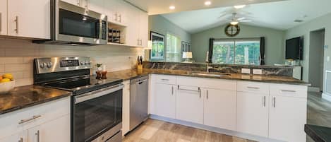 House (3 Bedrooms) | Interior