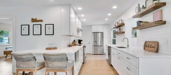 Private Pool + Bar: Palm Beach Gardens Getaway