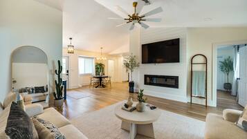 House (4 Bedrooms) | Interior