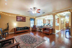 House (4 Bedrooms) | Interior