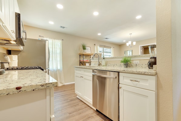 House (4 Bedrooms) | Interior